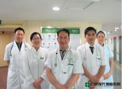 หลีจื้อเฝิย ก้าวไปข้างหน้าอย่างต่อเนื่องกับอาชีพแพทย์