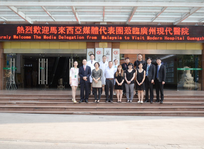 Group photo of leaders of MCHG and media delegation from 