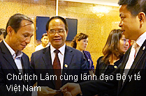 Chủ tịch Lâm cùng lãnh đạo Bộ y tế
Việt Nam