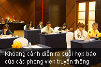 Khoang cảnh diễn ra buổi họp báo của các phóng viên truyền thông