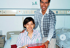 Nữ bệnh nhân 22 tuổi người Cam-pu-chia bị ung thư gan với khối u 14cm